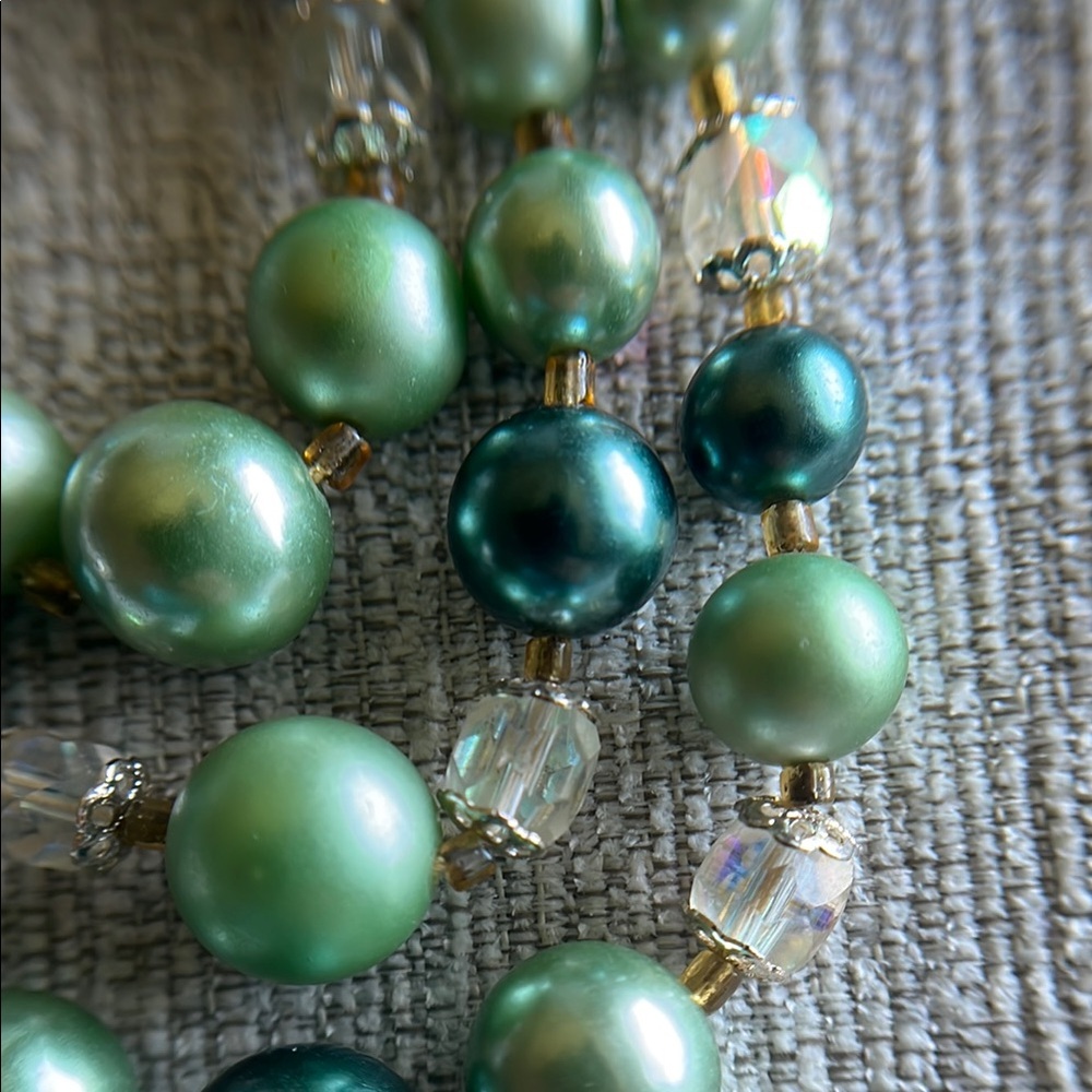 Lustrous Green Multi-Strand Necklace, Japan - Picture 5 of 11